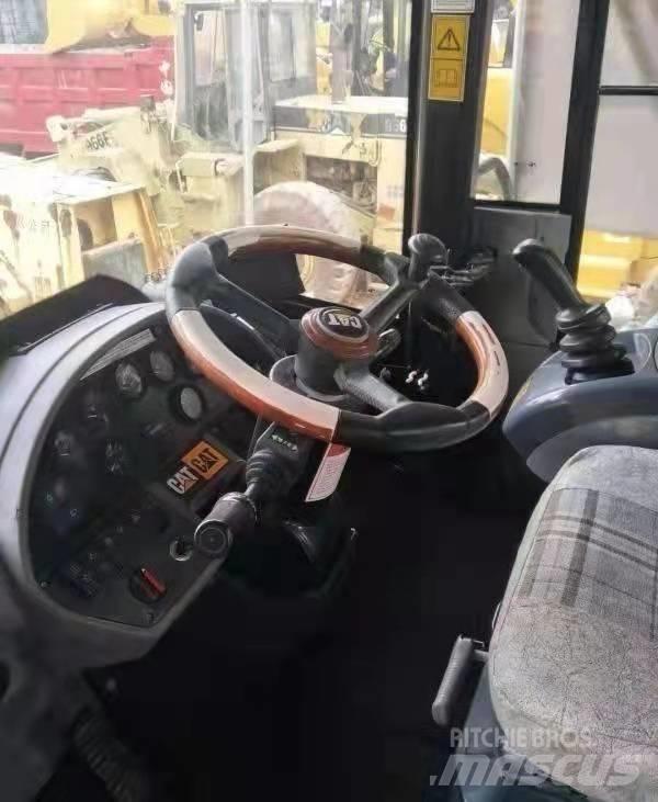 CAT 966 H Kolesové nakladače