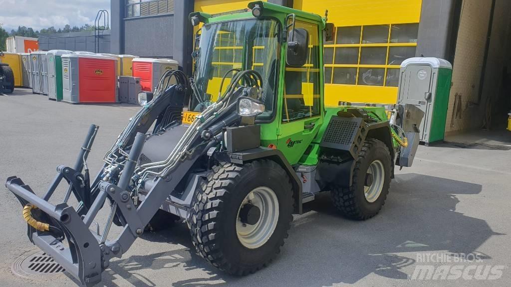 LM Trac 586 Kolesové nakladače