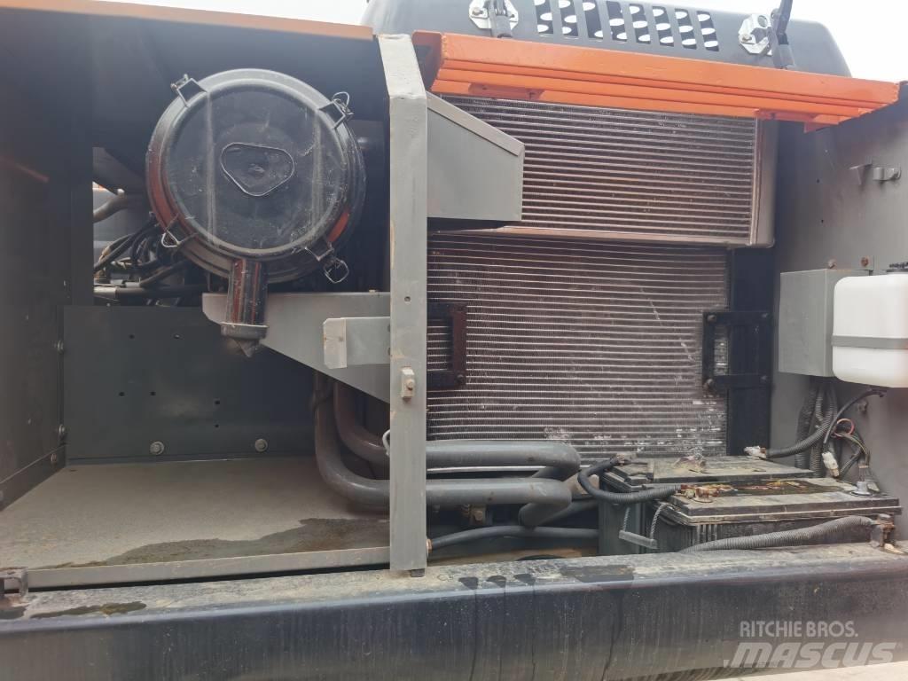 Hitachi ZX 200 Pásové rýpadlá