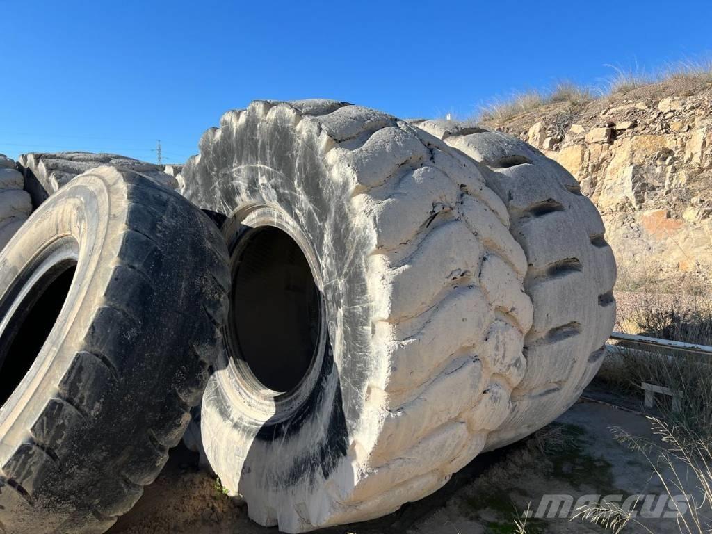 CAT 990 II Kolesové nakladače