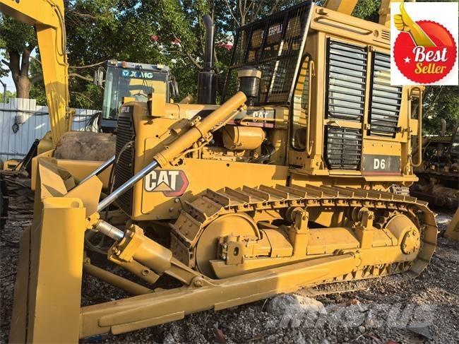 CAT D 6 D Pásové dozéry