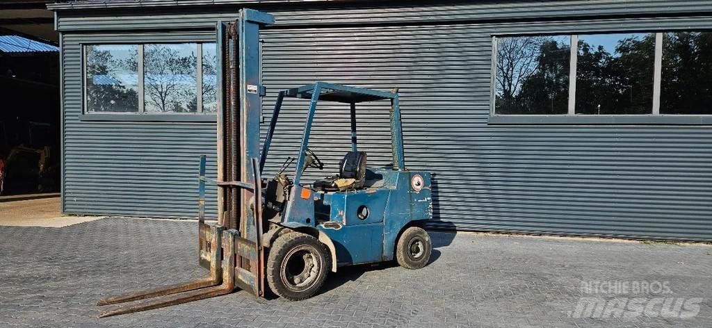 Clark 3 ton diesel Iné