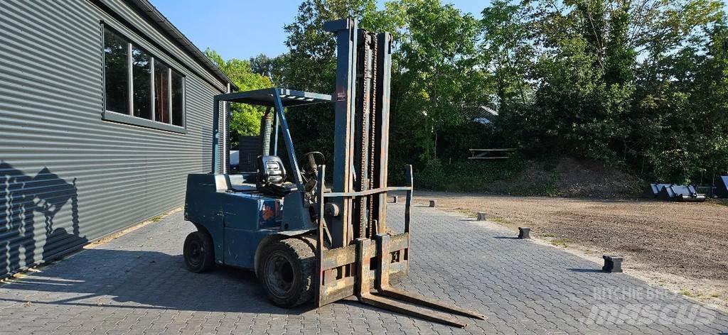 Clark 3 ton diesel Iné