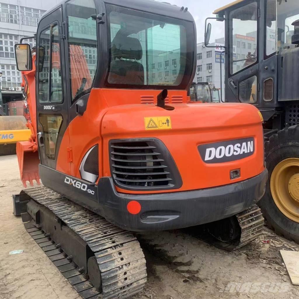 Doosan DX60 Midi rýpadlá 7 t - 12 t