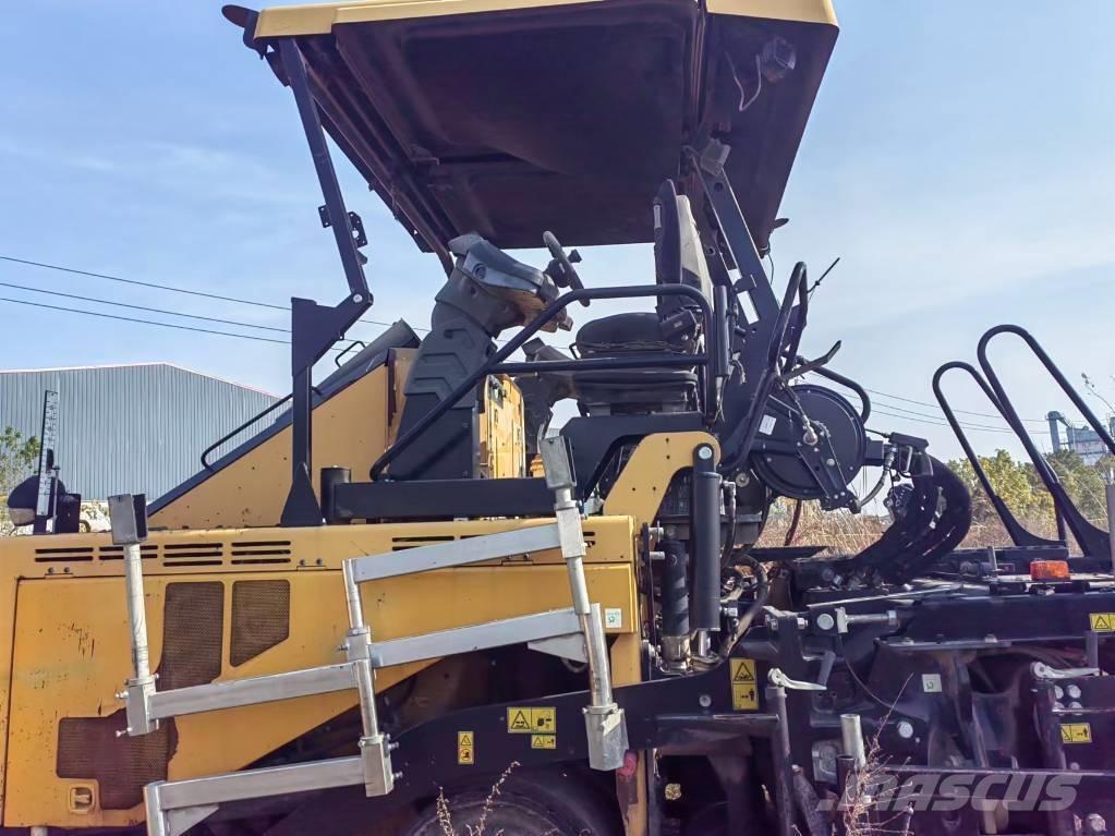 CAT AP655F Finišéry