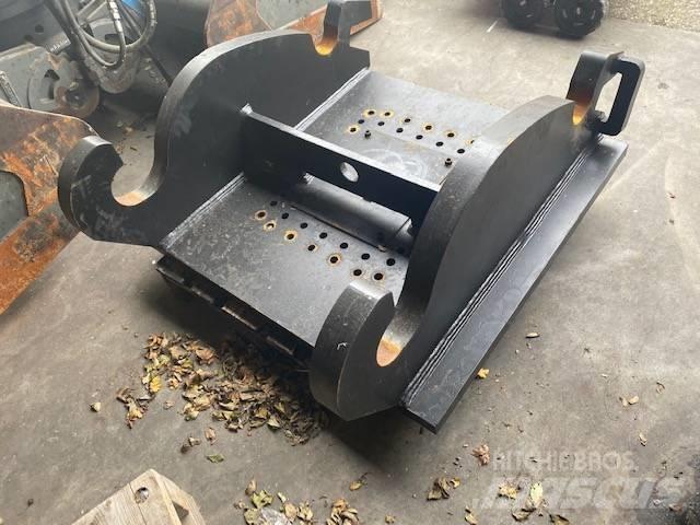 CAT CW70 kopplaat Drapáky