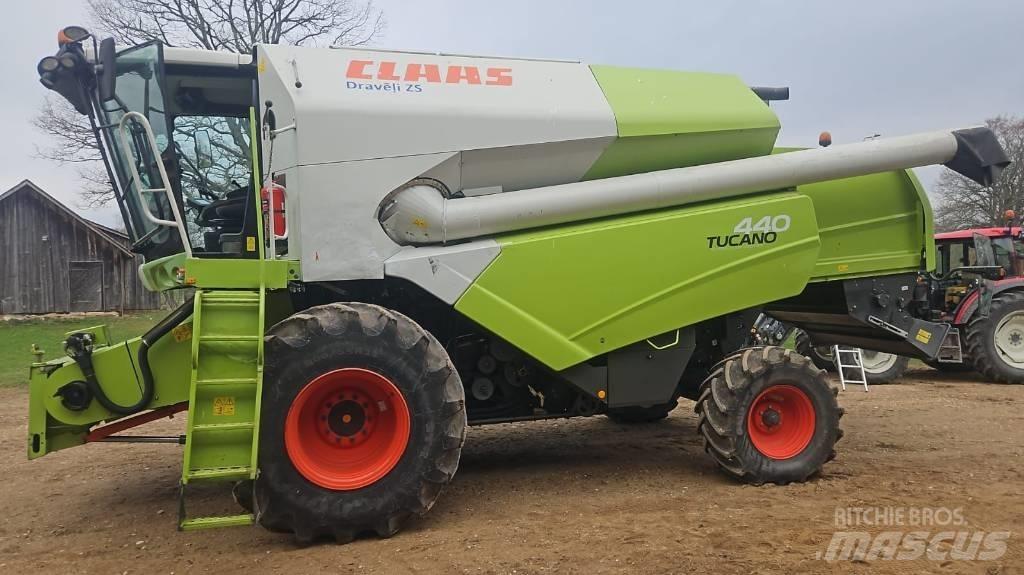 CLAAS Tucano 440 Kombinované zberacie stroje