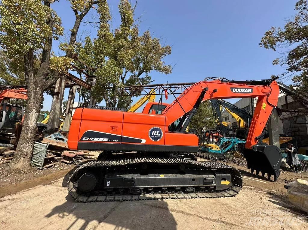 Doosan DX 225 LC-9 Pásové rýpadlá