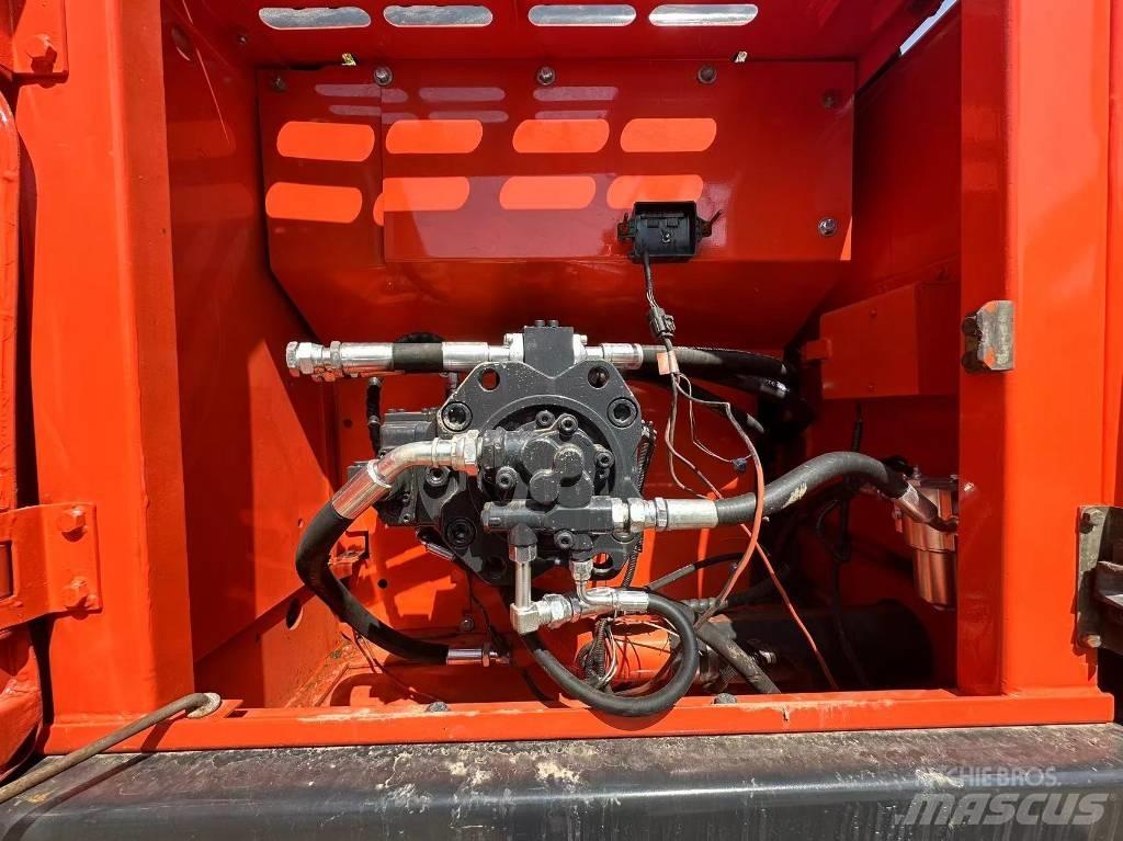 Doosan DX 225 LC-9 Pásové rýpadlá