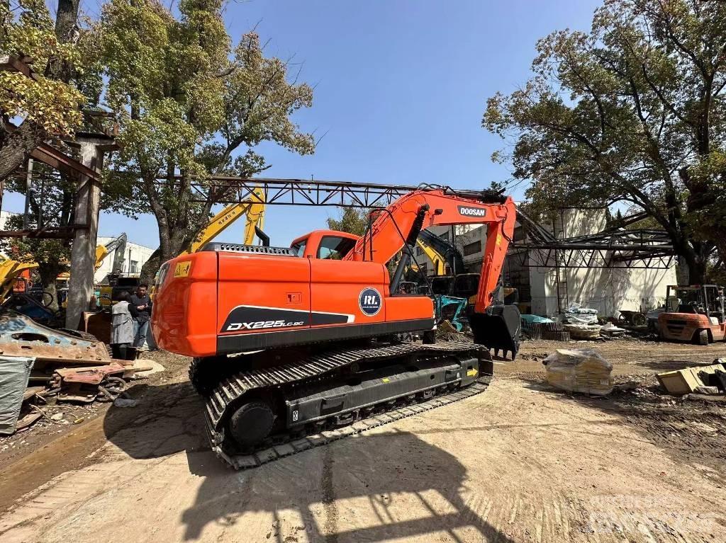 Doosan DX 225 LC-9 Pásové rýpadlá