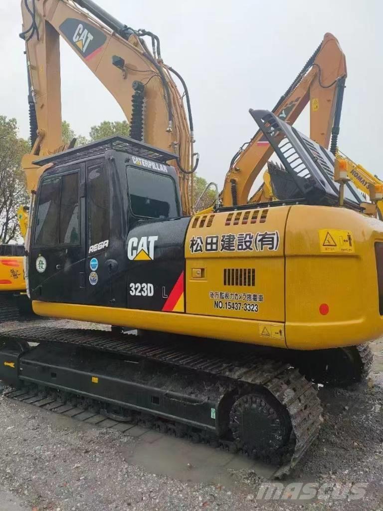 CAT 323D2 Pásové rýpadlá