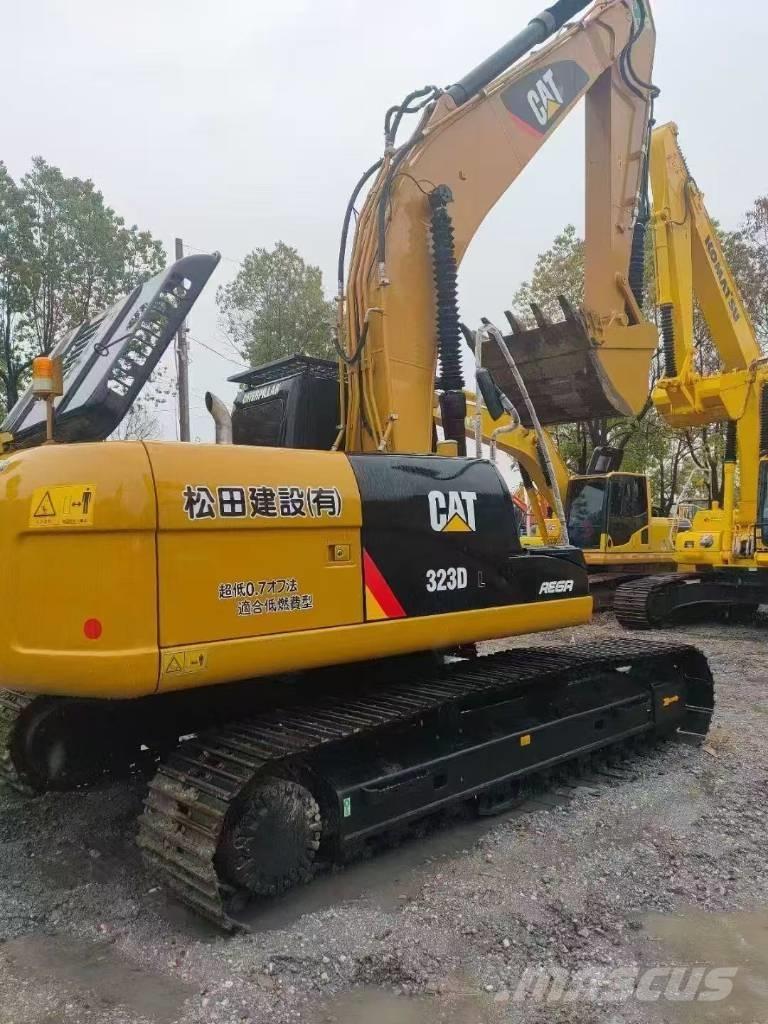 CAT 323D2 Pásové rýpadlá