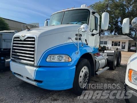Mack CXN613 Ťahače