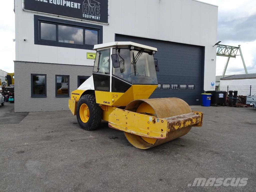 Dynapac CA152D Pneumatikové valce