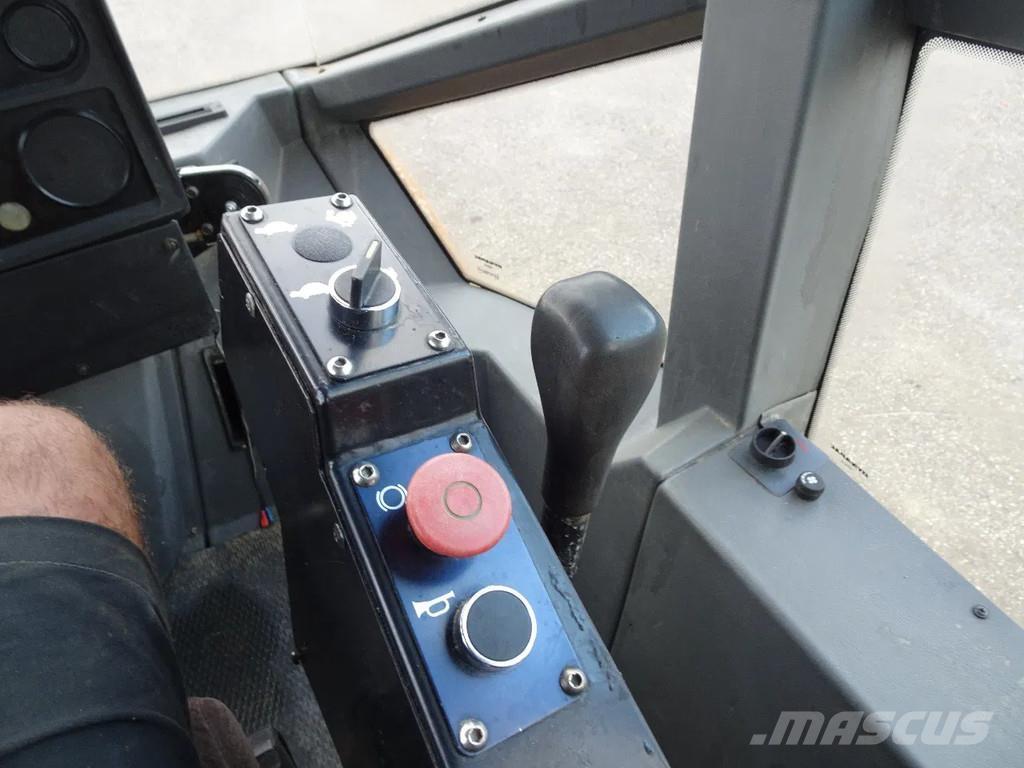 Dynapac CA152D Pneumatikové valce