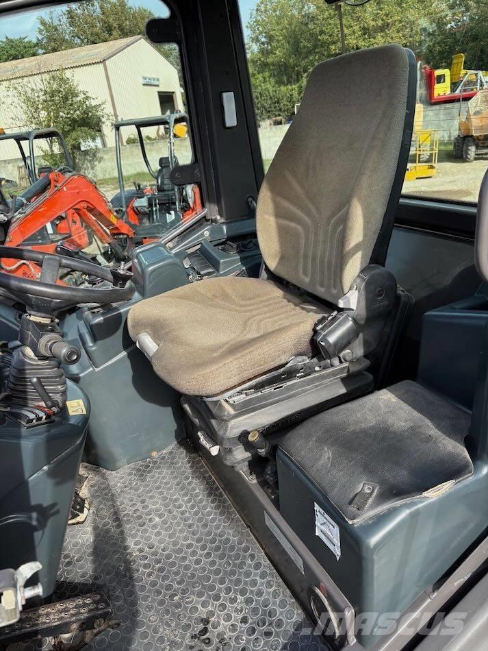 Mecalac AS 700 Kolesové nakladače