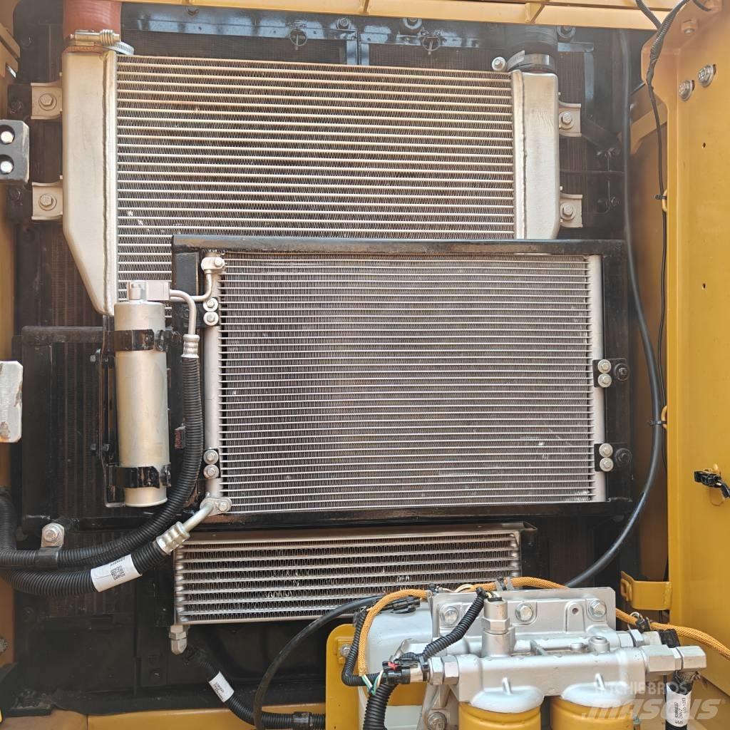 CAT 320D2L Pásové rýpadlá