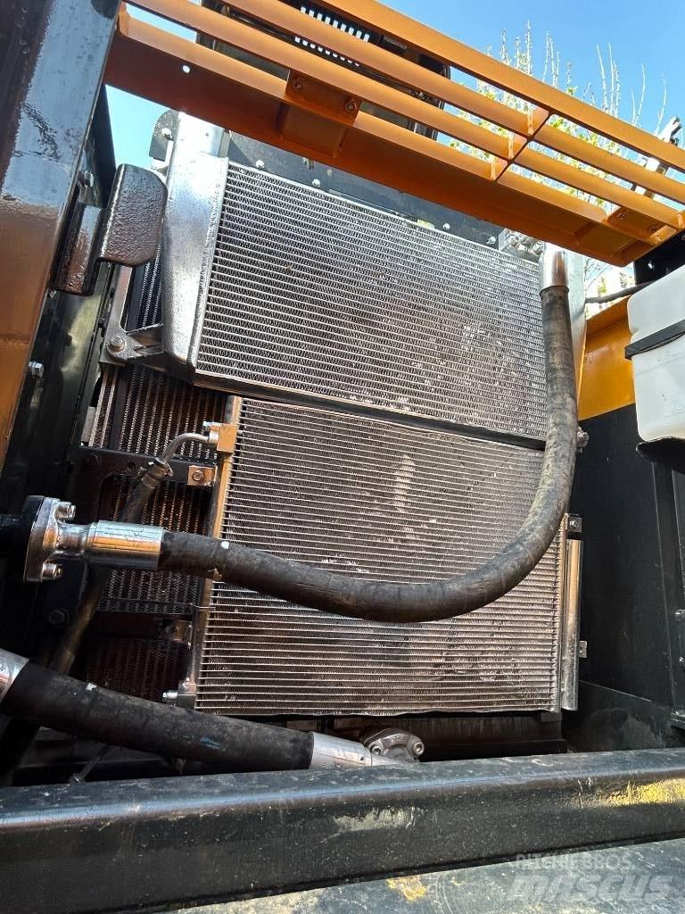 Hyundai 220LC-9S Pásové rýpadlá
