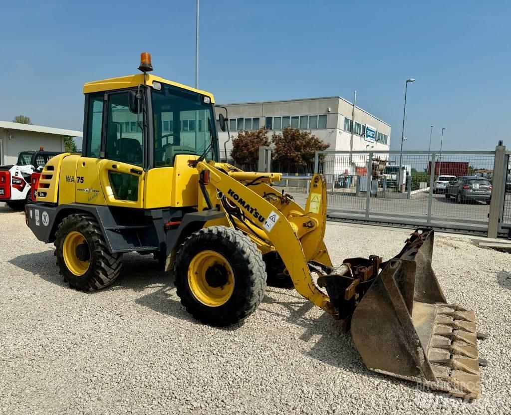 Komatsu WA 75 Kolesové nakladače
