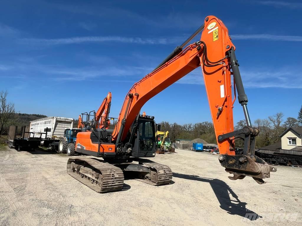 Doosan DX 225 Pásové rýpadlá