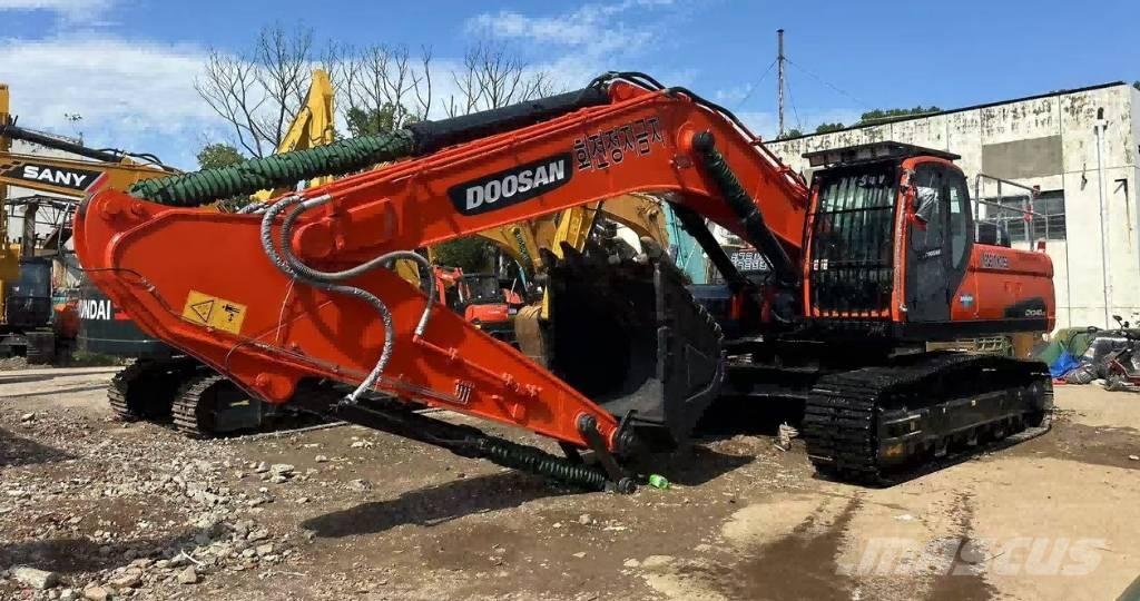 Doosan DX340 Pásové rýpadlá