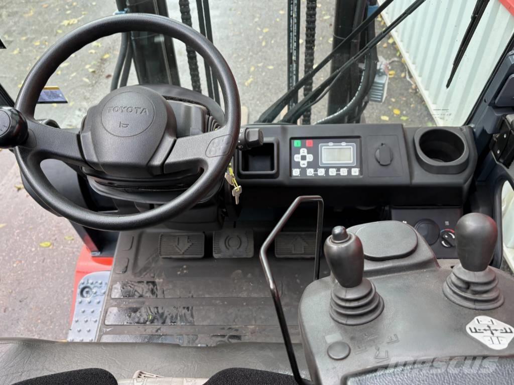 Toyota 8 FBMT 30 Akumulátorové vozíky