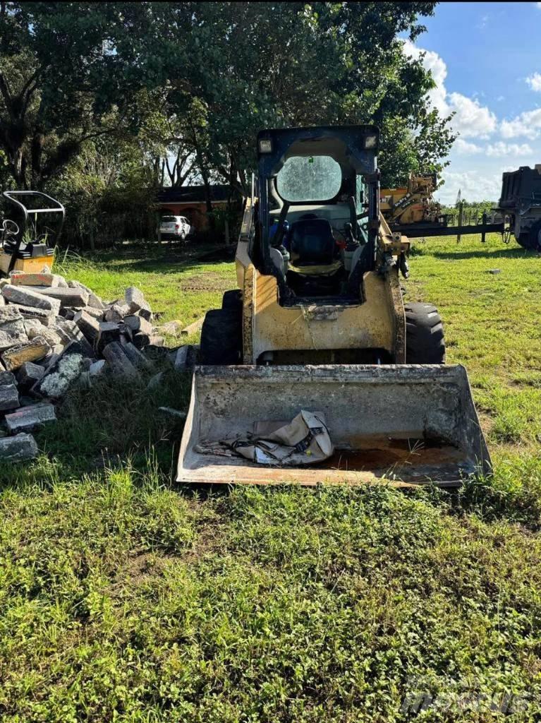 CAT 248C Šmykom riadené nakladače