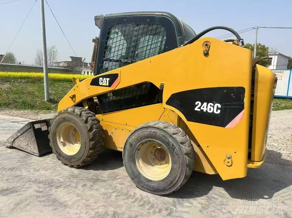 CAT 246 C Šmykom riadené nakladače