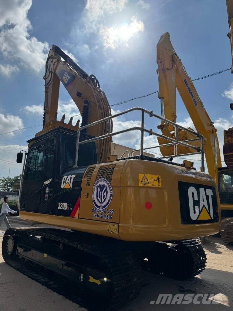 CAT CAT320D Pásové rýpadlá