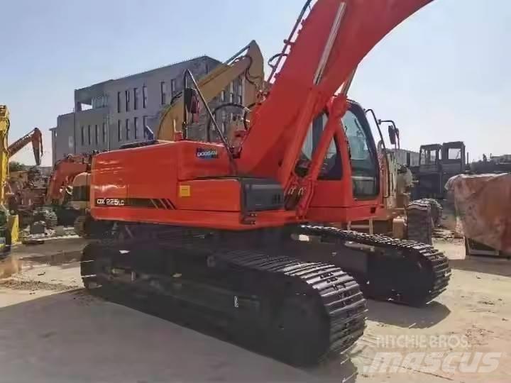 Doosan DX225LC Pásové rýpadlá