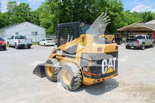 CAT 226 Šmykom riadené nakladače