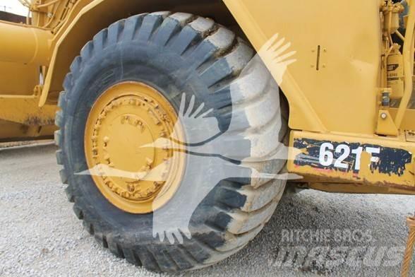 CAT 621F Skrejpre