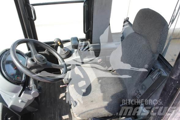 CAT 938G Kolesové nakladače