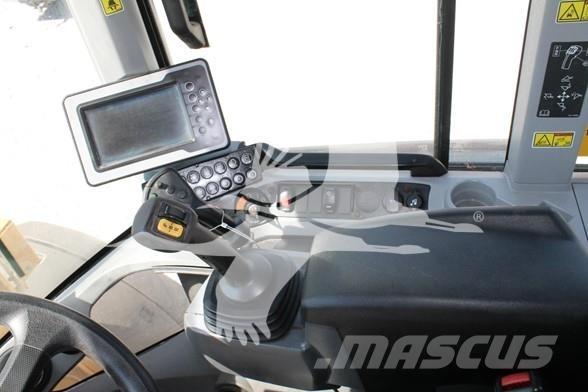 CAT 938M Kolesové nakladače