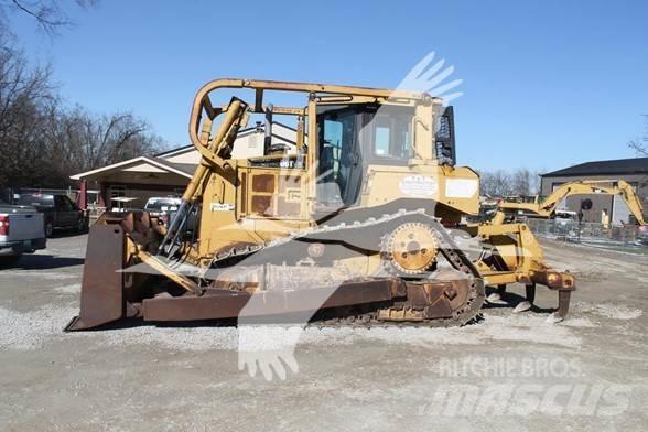 CAT D6T XL Pásové dozéry