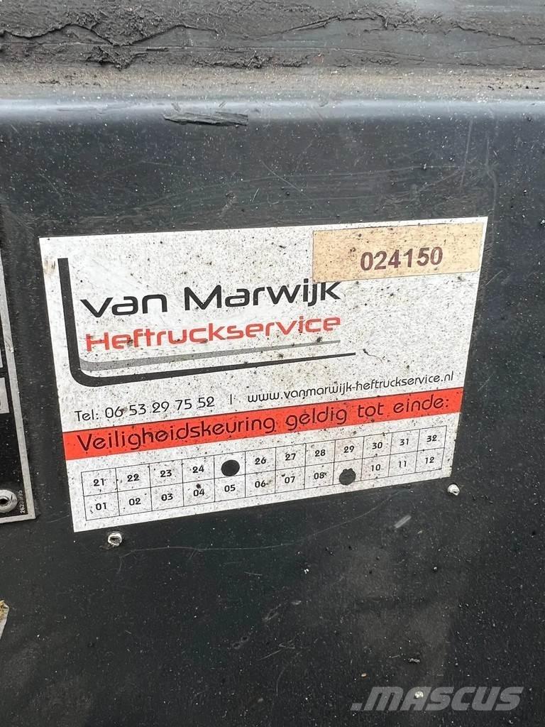 Linde E30-01 Akumulátorové vozíky