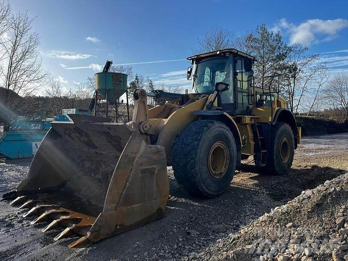 CAT 966M Kolesové nakladače