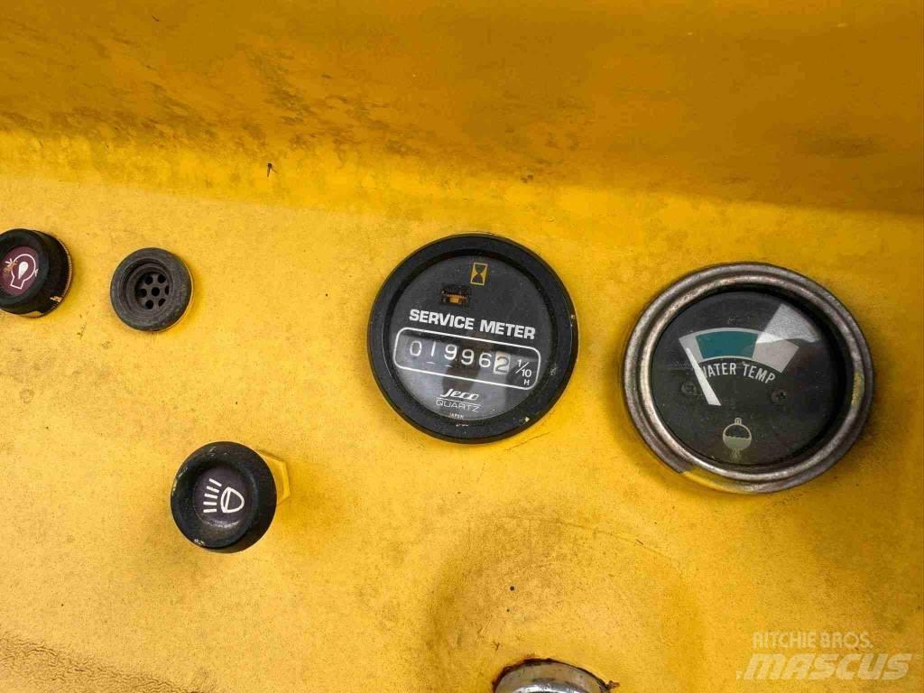 Komatsu D 21 P-5 Pásové dozéry