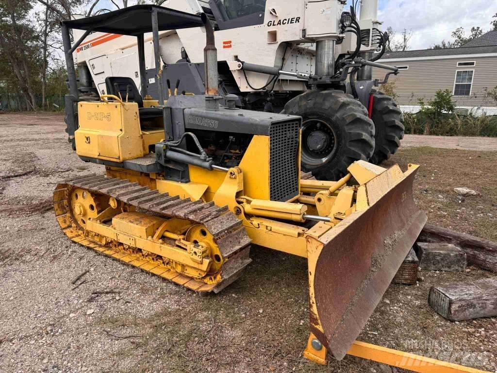 Komatsu D 21 P-5 Pásové dozéry