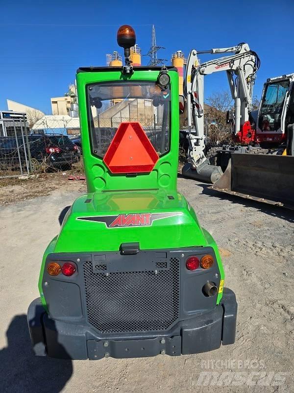 Avant 755 i Šmykom riadené nakladače