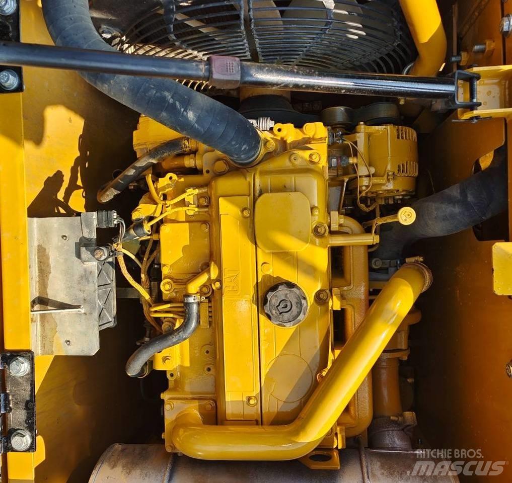 CAT 313D2GC Pásové rýpadlá
