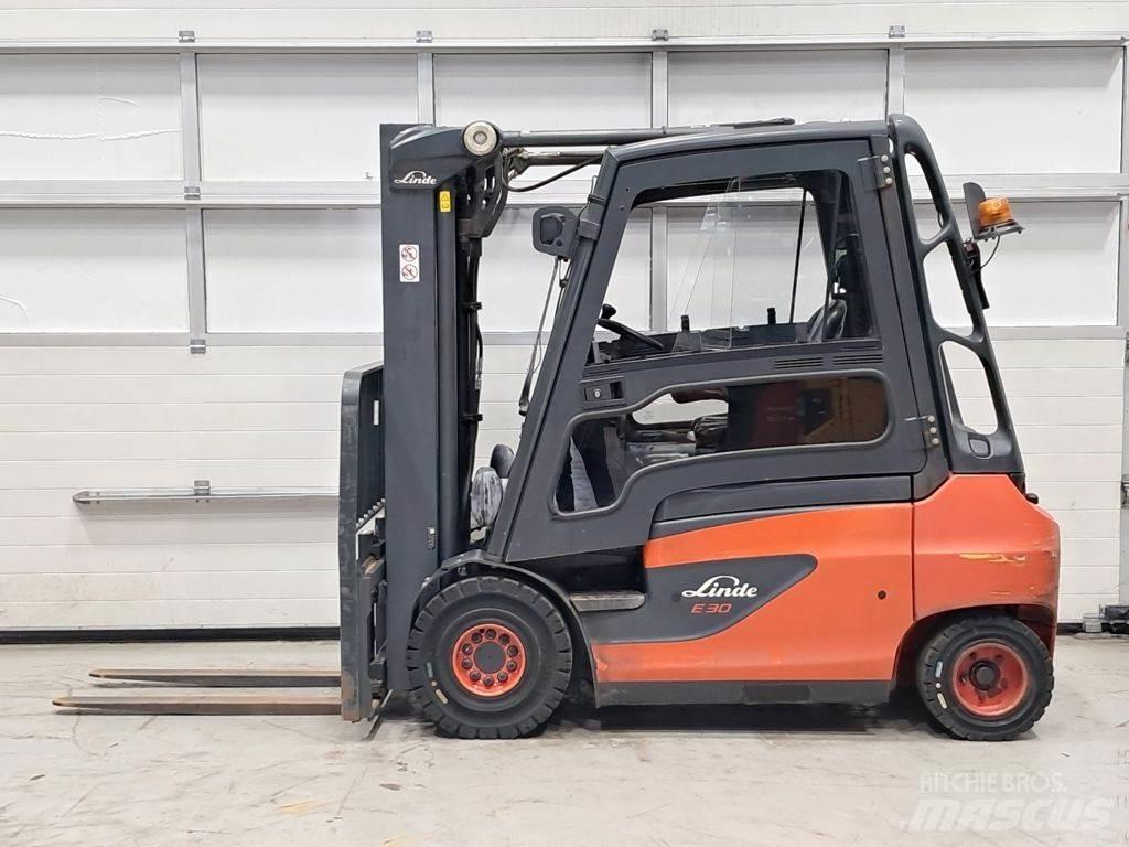 Linde E30-01 Akumulátorové vozíky