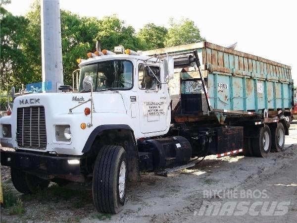 Mack RD 686 S Smetiarske vozidlá