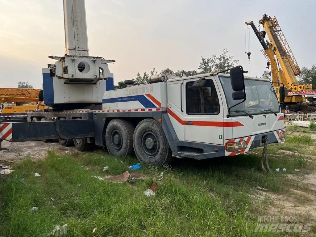 Zoomlion QAY220V Univerzálne terénne žeriavy