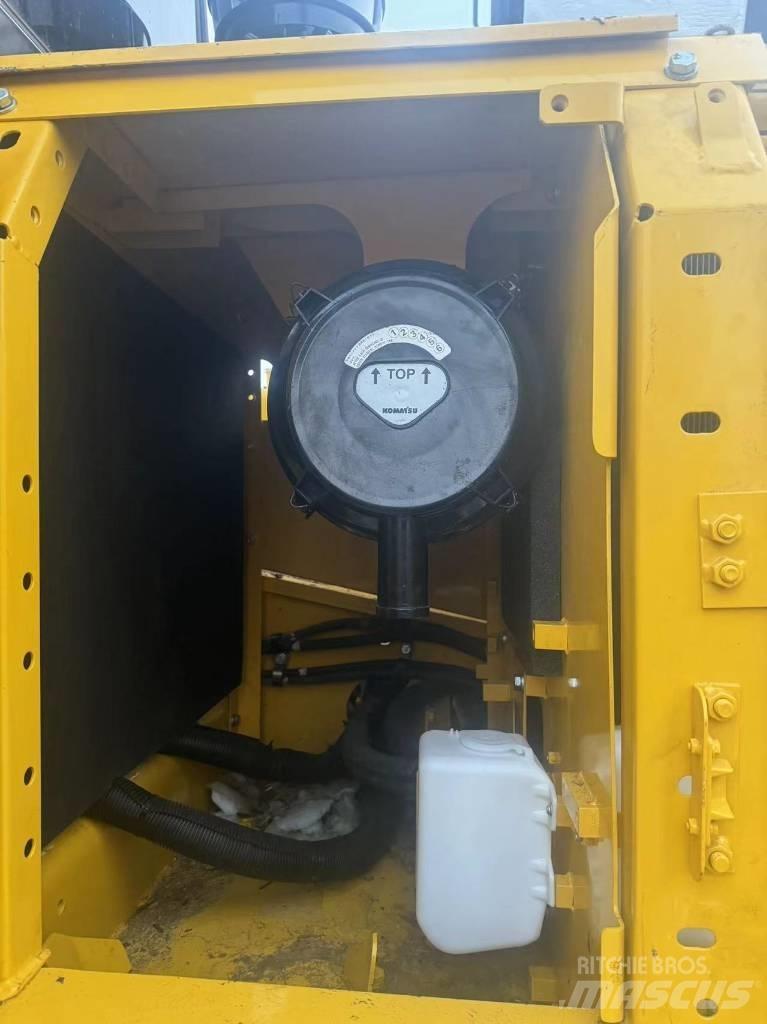 Komatsu PC 210 LC-8 Pásové rýpadlá