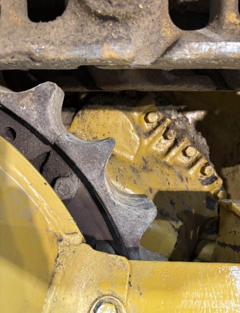 CAT D 7 G Pásové dozéry
