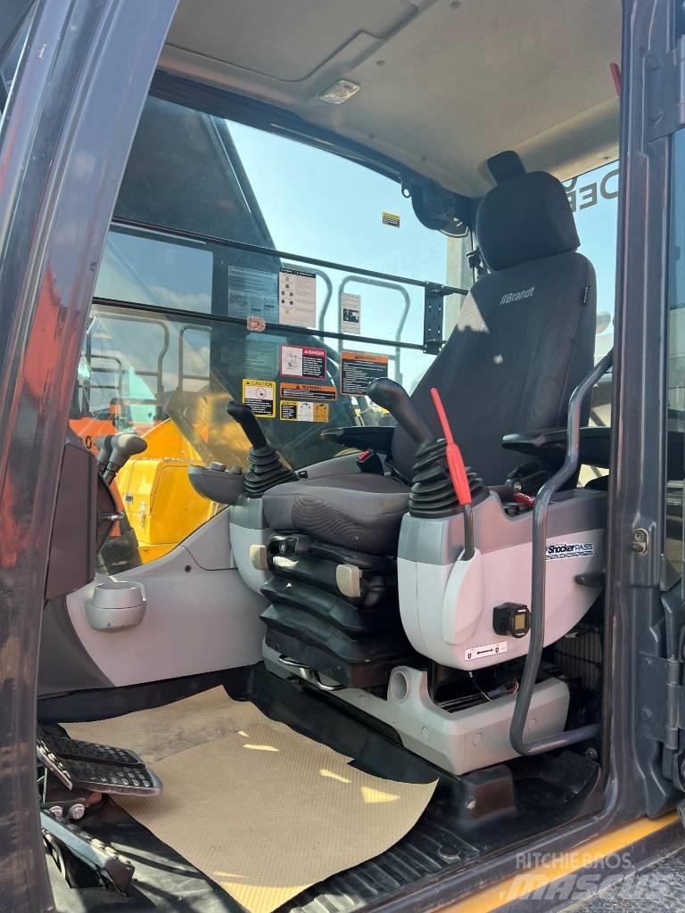 John Deere 300 Pásové rýpadlá