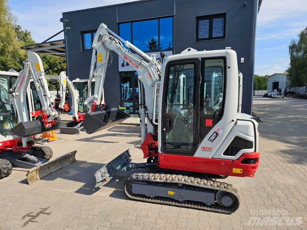 Takeuchi TB225 V0 Mini rýpadlá < 7t