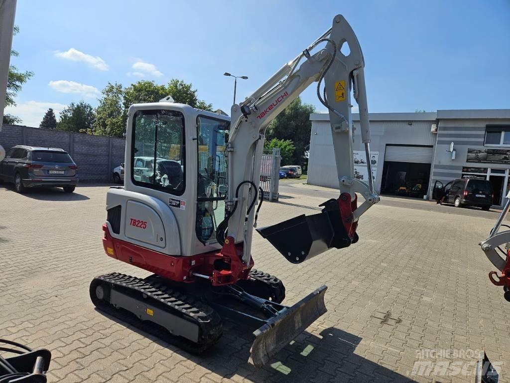 Takeuchi TB225 V0 Mini rýpadlá < 7t