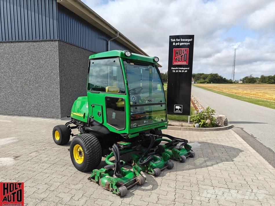 John Deere 3245 C Kosačky fervejí